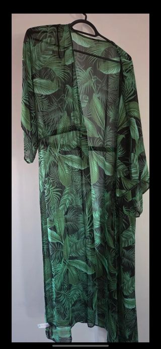 Kimono largo estampado hojas.