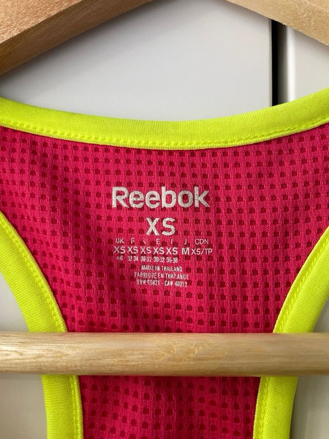 Top deportivo Reebok 