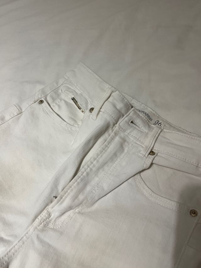 Vaqueros pitillo blancos desgastados