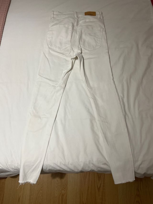 Vaqueros pitillo blancos desgastados