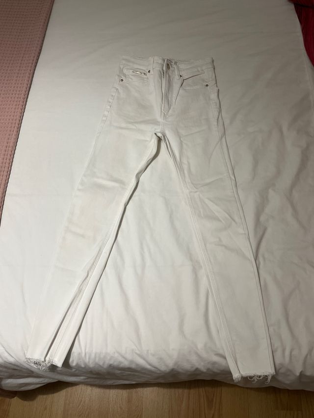 Vaqueros pitillo blancos desgastados