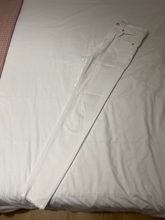 Vaqueros pitillo blancos desgastados