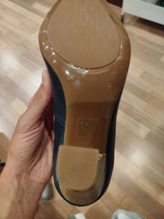Tacones de piel azul, muy elegantes, nuevos