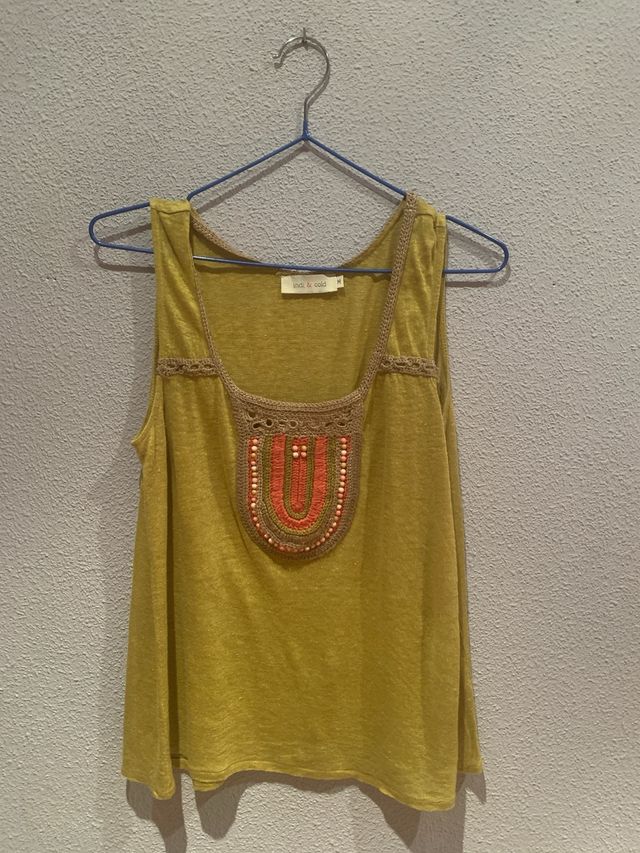 Top Indi & Cold con detalles naranjas Talla M