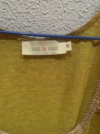 Top Indi & Cold con detalles naranjas Talla M