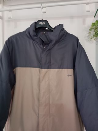 Abrigo Nike Hombre Beige y Gris