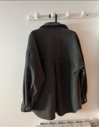 Cazadora de paño, tipo sobrecamisa gris,