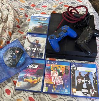 PS4 (PlayStation 4) con 6 juegos y 2 mandos