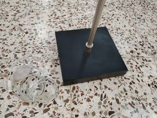 LÁMPARA DE PIE REGULABLE