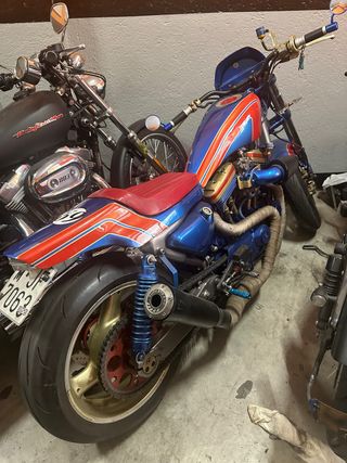 Harley Davidson Custom Azul y Roja