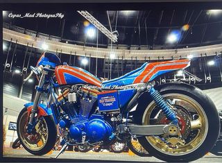 Harley Davidson Custom Azul y Roja
