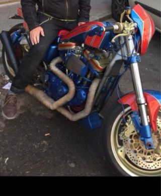 Harley Davidson Custom Azul y Roja