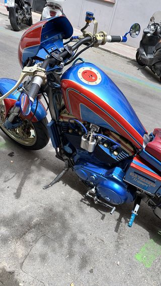 Harley Davidson Custom Azul y Roja