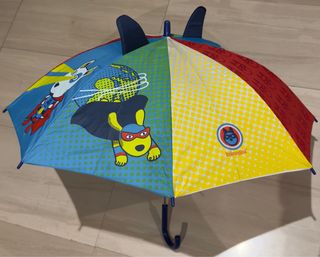 Paraguas infantil con diseño de superhéroes