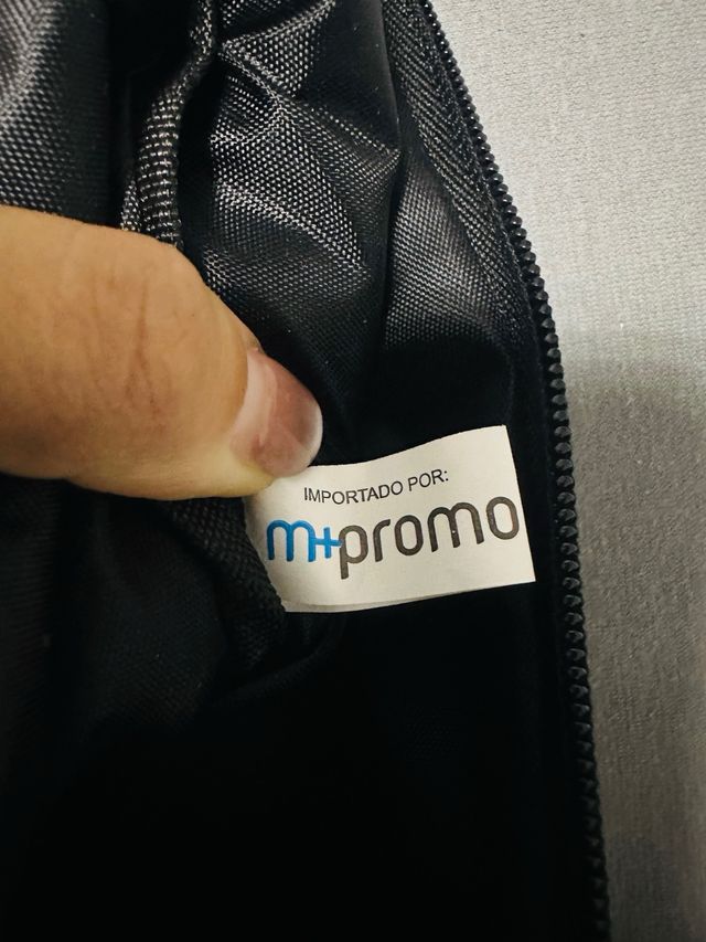 Neceser estampado geométrico con borlas