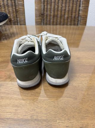 Zapatillas Nike Verdes y blancas talla 40 