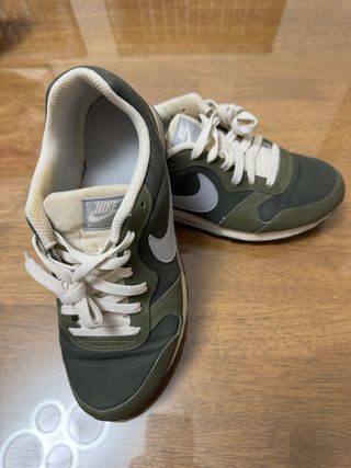 Zapatillas Nike Verdes y blancas talla 40 