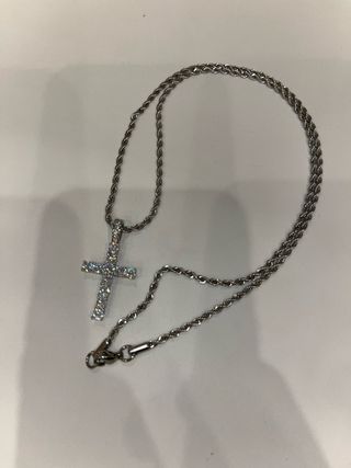 Collana con croce scintillante 