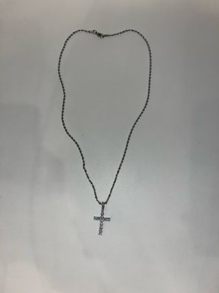 Collana con croce scintillante 