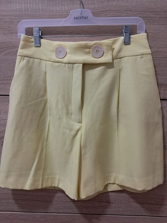 Pantalón corto Zara amarillo
