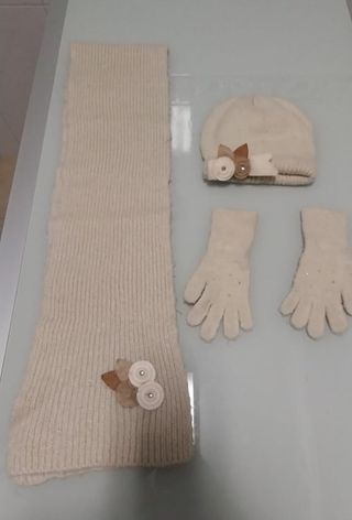 Gorro, bufanda y guantes niña beige