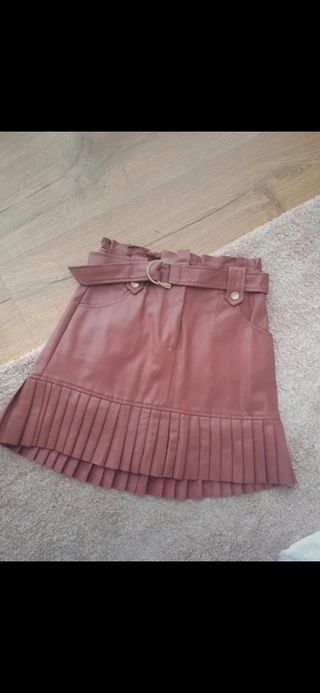 Mini falda chica Zara