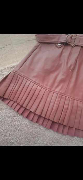 Mini falda chica Zara