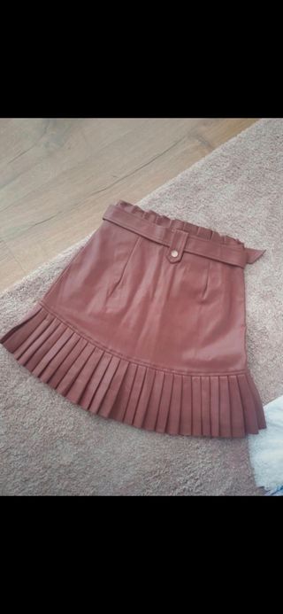 Mini falda chica Zara