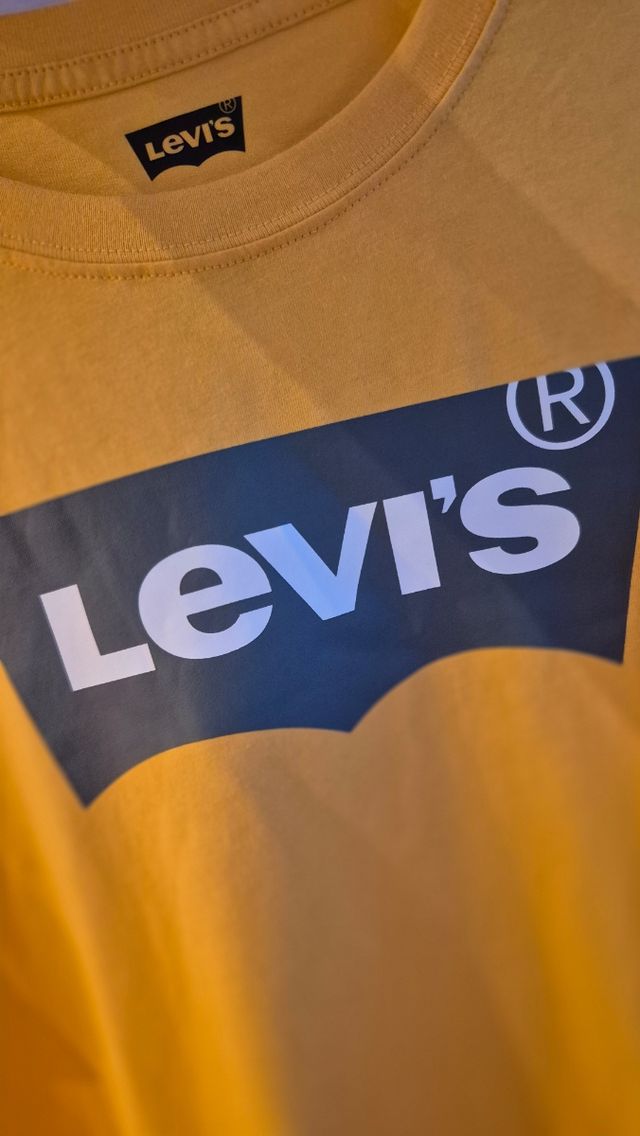 Camiseta Levi's Amarilla Logo