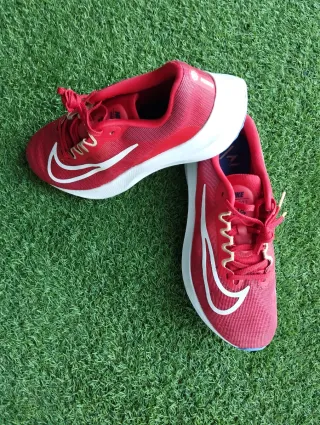 Nike Zoom Fly 5 Talla 44.5 Rojas