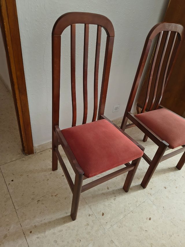 5 Sillas de Madera con Asiento.