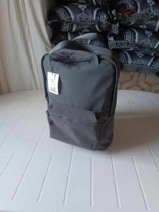 Mochila Pull&Bear gris nueva con etiqueta