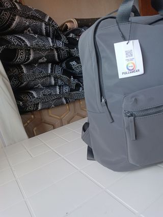 Mochila Pull&Bear gris nueva con etiqueta