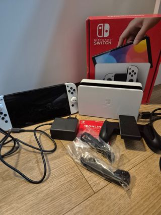Nintendo Switch OLED Bianca + 1 mese  di Nintendo