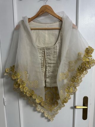 Traje de madrina oro y blanco