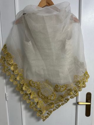 Traje de madrina oro y blanco