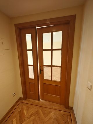 Puerta de madera para salón