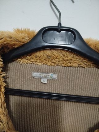 Chaqueta negra con forro beige