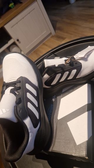 Zapatillas Adidas Blancas y Negras