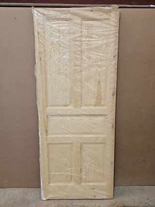 Puertas macizas de pino.