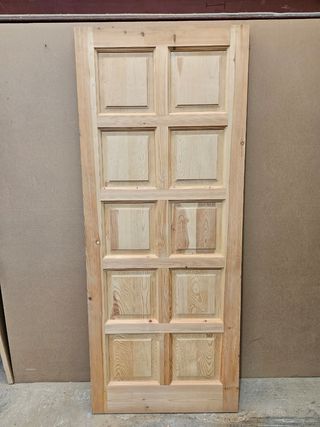 Puertas macizas de pino.