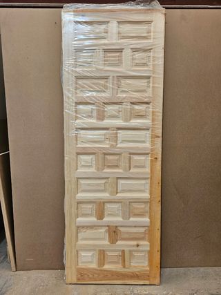 Puertas macizas de pino.