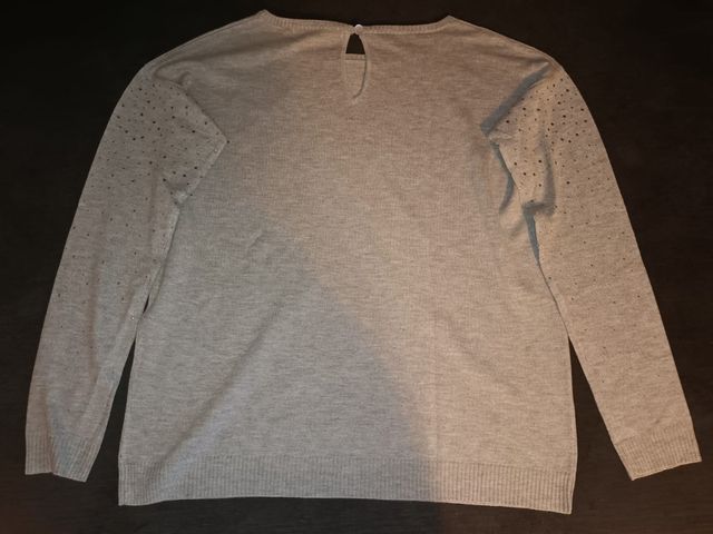 Camiseta gris manga larga con pedrería