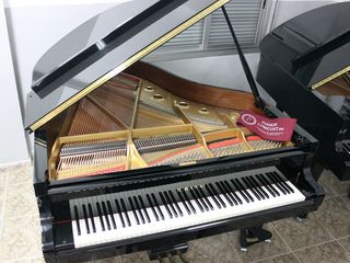 Piano de cola Kawai RX2 muy buen estado