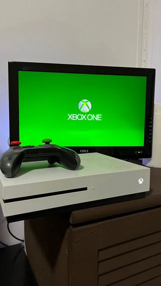 Xbox One S Blanca