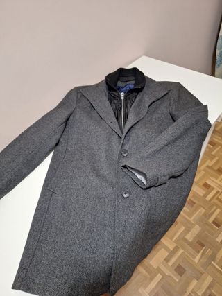 Abrigo tipo cazadora gris