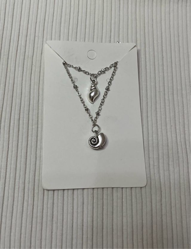 Par de collares con accesorio de concha a elegir