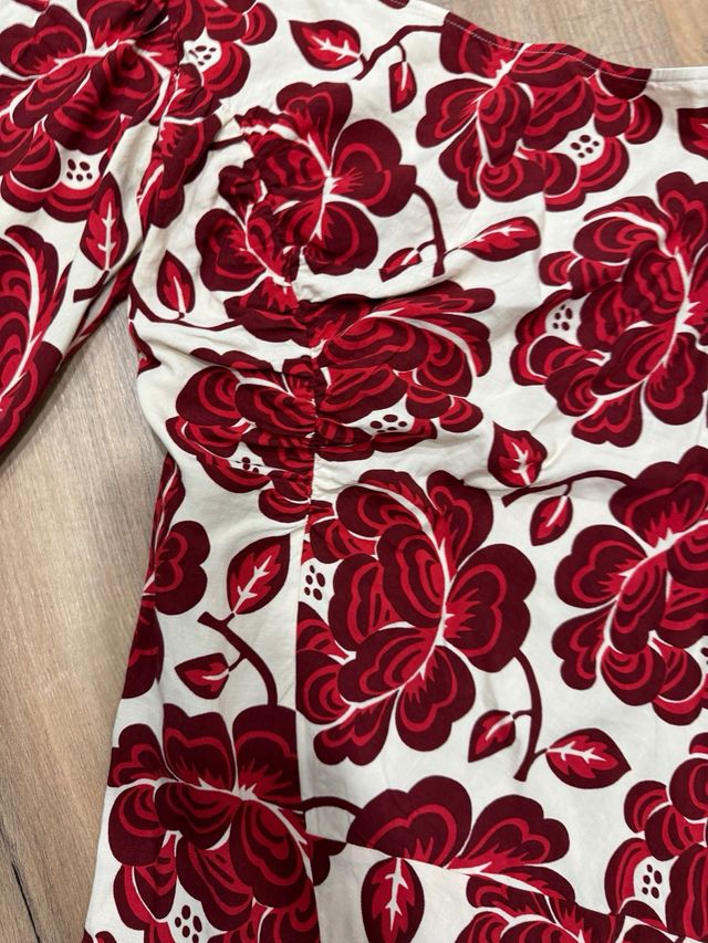 Vestido floral & Other Stories rojo y blanco