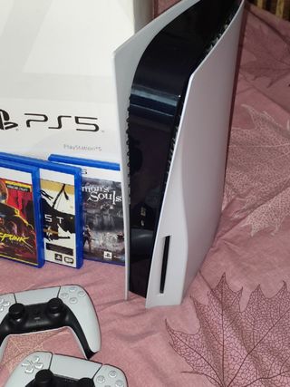 PS5 con Caja, cascos, 2 mandos, juegos, garantía