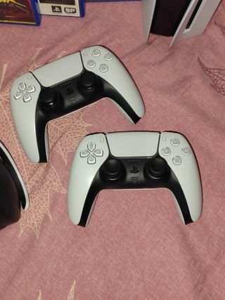 PS5 con Caja, cascos, 2 mandos, juegos, garantía